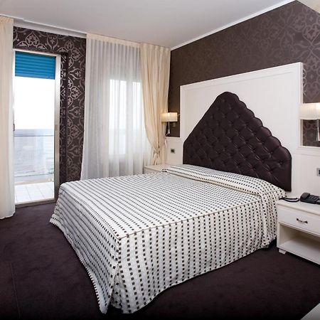 Hotel Rivamare Lido di Jesolo Buitenkant foto