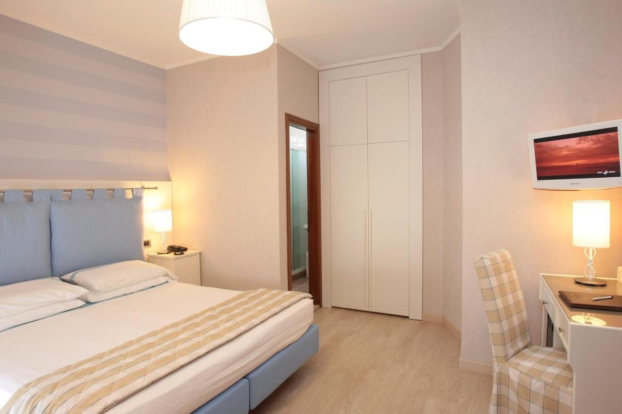 Hotel Rivamare Lido di Jesolo Buitenkant foto