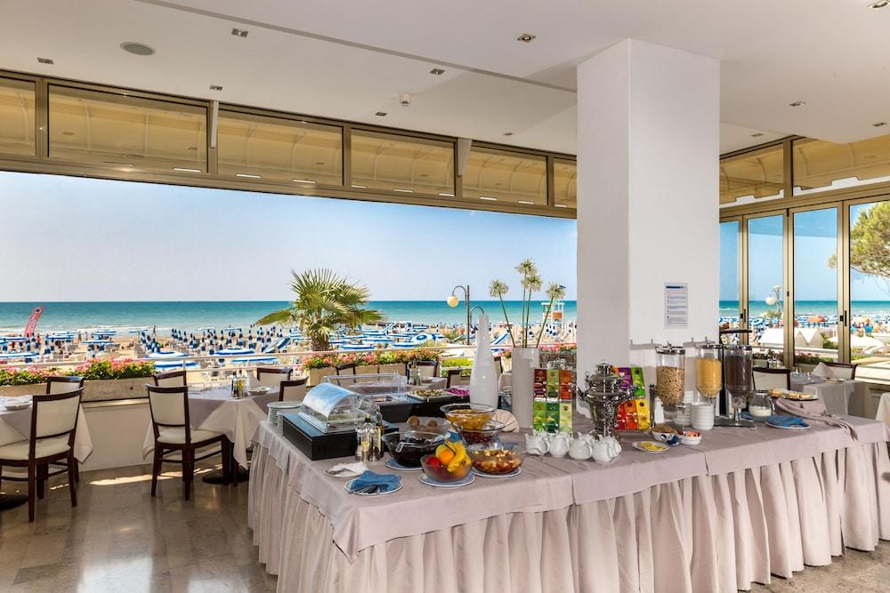 Hotel Rivamare Lido di Jesolo Buitenkant foto