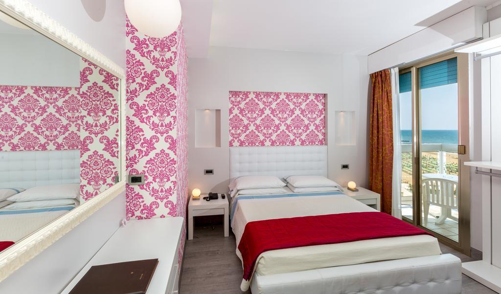 Hotel Rivamare Lido di Jesolo Buitenkant foto