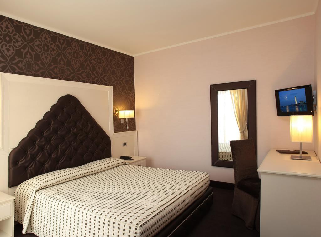 Hotel Rivamare Lido di Jesolo Buitenkant foto