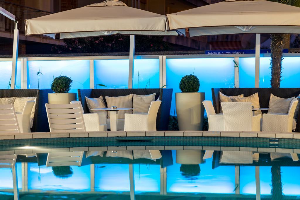 Hotel Rivamare Lido di Jesolo Buitenkant foto