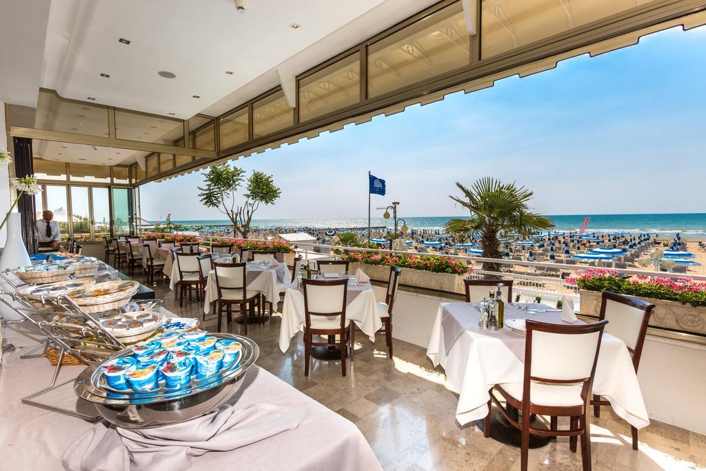 Hotel Rivamare Lido di Jesolo Buitenkant foto