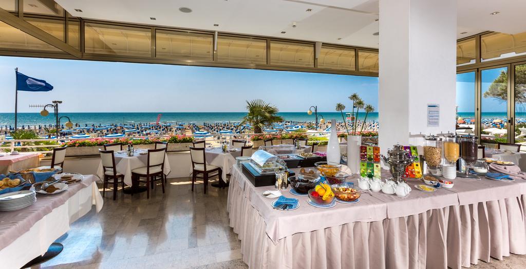 Hotel Rivamare Lido di Jesolo Buitenkant foto