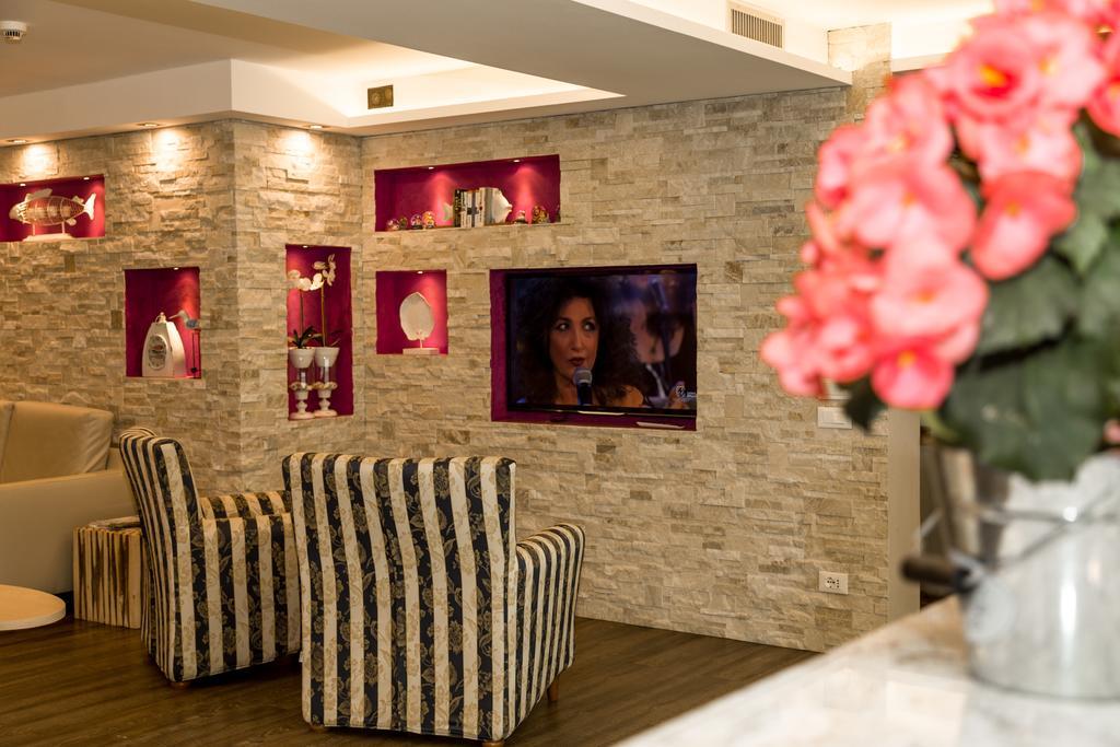 Hotel Rivamare Lido di Jesolo Buitenkant foto