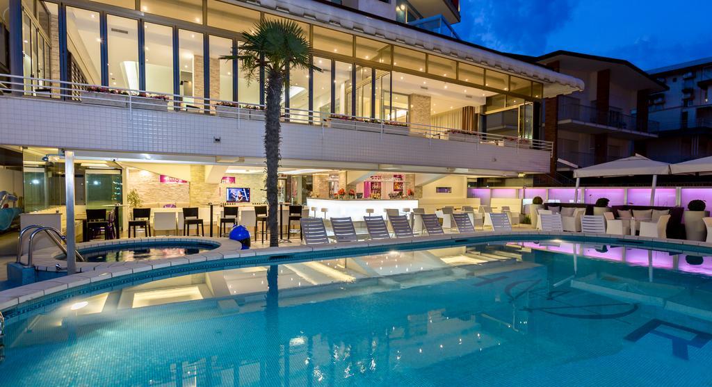 Hotel Rivamare Lido di Jesolo Buitenkant foto