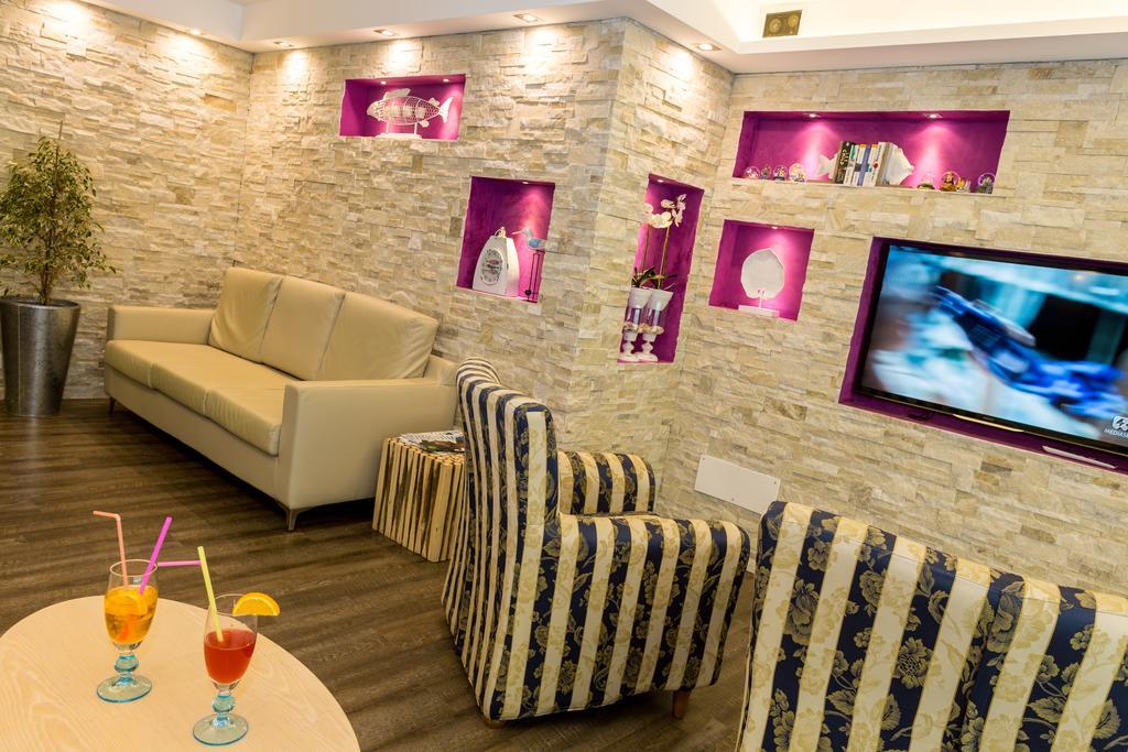 Hotel Rivamare Lido di Jesolo Buitenkant foto