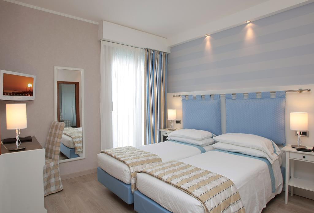Hotel Rivamare Lido di Jesolo Buitenkant foto