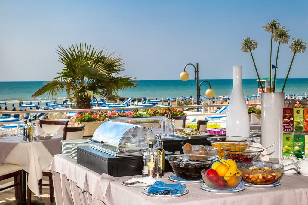 Hotel Rivamare Lido di Jesolo Buitenkant foto