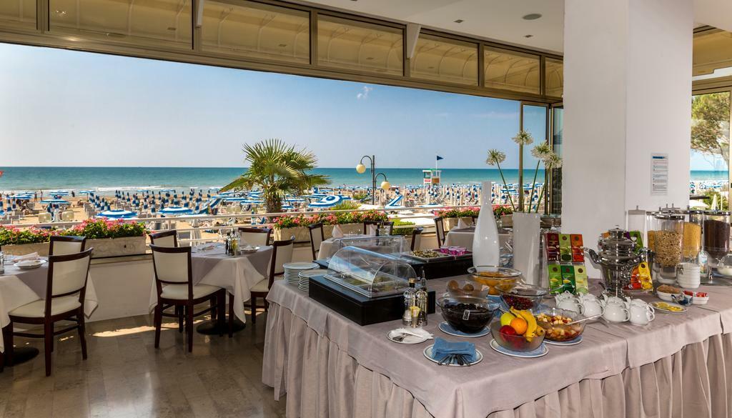 Hotel Rivamare Lido di Jesolo Buitenkant foto