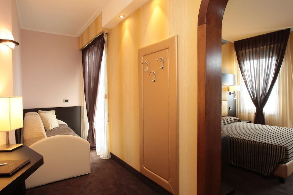 Hotel Rivamare Lido di Jesolo Buitenkant foto